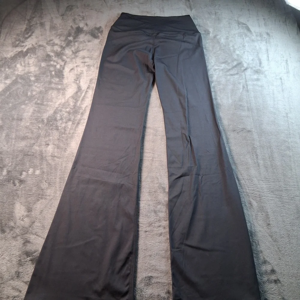 NWT Cupshe Yoga Pants Small Black Crossover High Waist Flare Leg Activewear - Picture 4 of 8